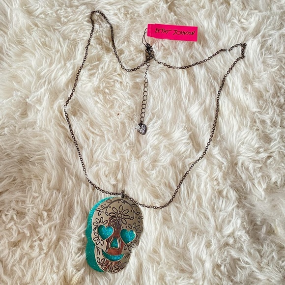 BETSEY JOHNSON Engraved Double Skull Pendant Long Necklace NWT - Picture 8 of 16
